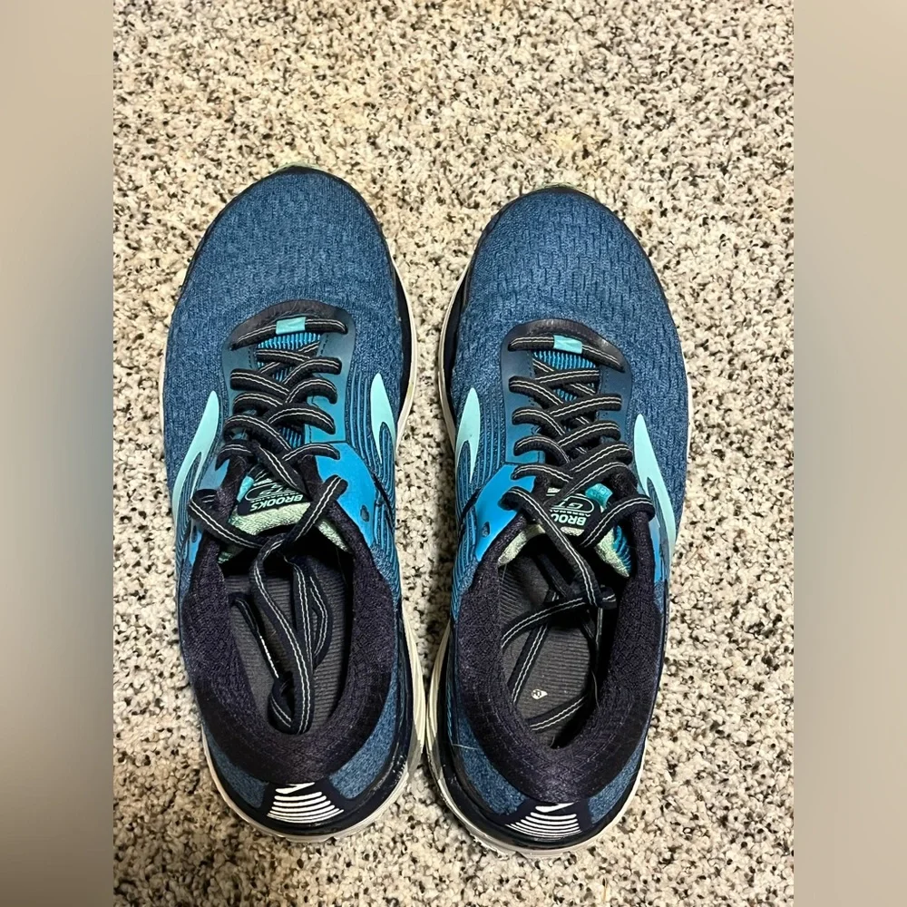 Brooks  women’s Adrenaline 18 GTS size 9 WIDE - Picture 2 of 6